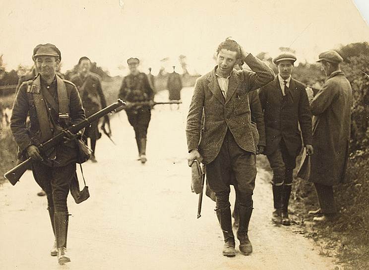 За несколько лет численность «старой ИРА» неизменно сокращалась: в 1924 году в ее ряды входило около 14,5 тыс. человек, в 1932 году — около 1,8 тыс., к 1941 году — менее 1 тыс., большинство из которых сидели в тюрьме. Не последнюю роль в «разгроме» сыграло запрещение ее деятельности на территории Ирландии в 1936 году