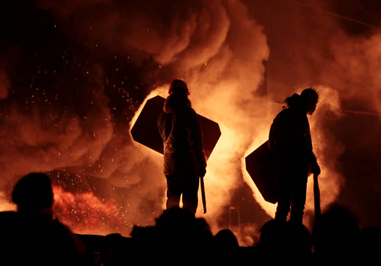 События, начавшиеся в Киеве в ноябре 2013 года, привели к многочисленным акциям протеста в течение следующих трех месяцев, столкновениям с силовиками, гибели более ста человек и в конечном итоге к смене власти в стране