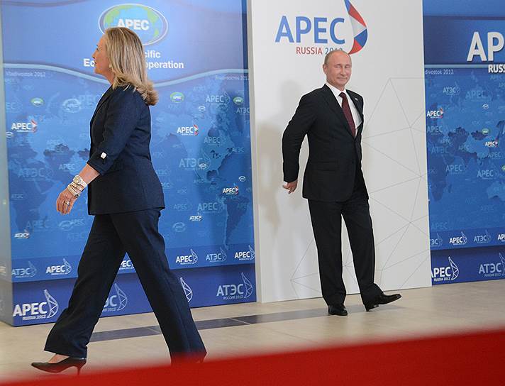 2012 год. Саммит Азиатско-Тихоокеанского экономического сотрудничества во Владивостоке. Владимир Путин и государственный секретарь США Хиллари Клинтон перед первым пленарным заседанием лидеров экономик АТЭС