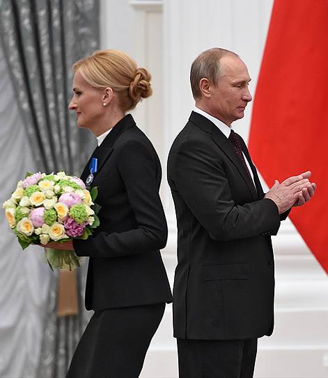 2014 год. Церемония вручения государственных наград России в Кремле. Владимир Путин и председатель Государственной думы комитета по безопасности и противодействию коррупции Ирина Яровая