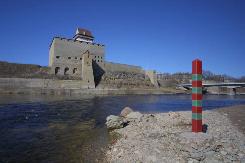 2007 год. Литва, Латвия, Эстония, Польша, Чехия, Словакия, Словения, Венгрия и Мальта присоединились к Шенгенскому соглашению  