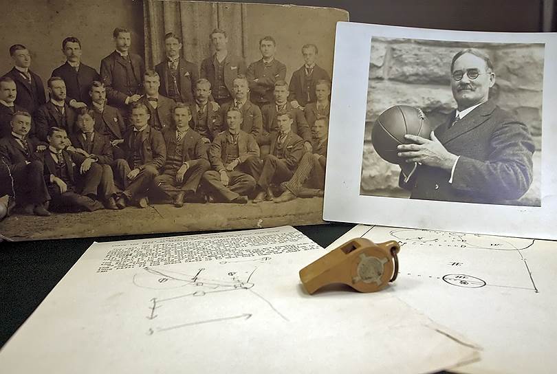 1891 год. В американском Спрингфилдском колледже 18 студентов провели первую баскетбольную игру, изобретенную преподавателем Джеймсом Нейсмитом. Нейсмит привязал две корзины из-под персиков к перилам балкона спортивного зала и, разделив студентов на две команды, предложил им игру, смысл которой сводился к тому, чтобы забросить большее количество мячей в корзину соперников 