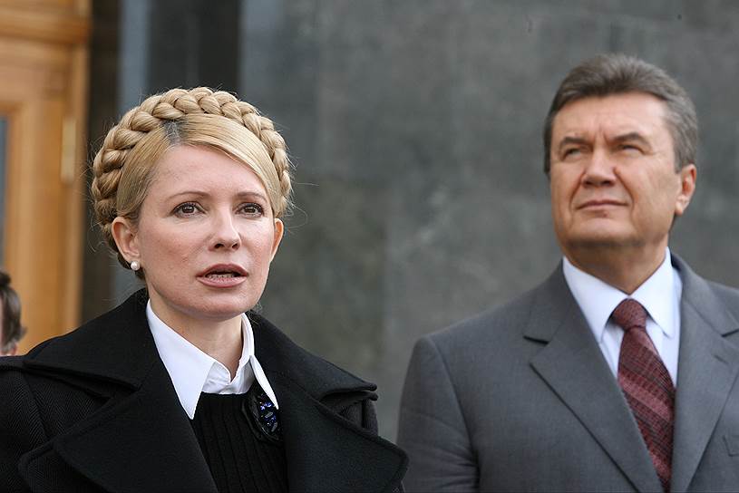 «Вот все, что делала Тимошенко, я все буду делать наоборот» В апреле 2010 года премьер-министр Украины Николай Азаров заявил о крупном ущербе, нанесенном государству от действий правительства Тимошенко. В мае того же года началось уголовное преследование бывшего премьера. Против Тимошенко было открыто несколько уголовных дел, в том числе за превышение служебных полномочий при заключении газовых соглашений с Россией. 11 октября 2011 года Тимошенко была признана виновной по «газовому делу» и приговорена к семи годам заключения и возмещению ущерба «Нафтогазу» объемом $189,5 млн