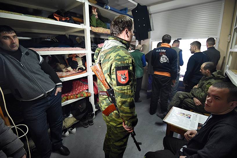 Ополченцы утверждают, что содержащимся у них военным ничего не угрожает 