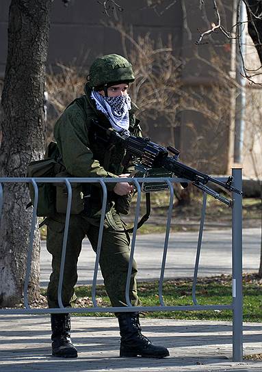 16 сентября 2014 года учредить праздник, посвященный военным, следившим за безопасностью во время референдума в Крыму, предлагал депутат Госдумы от «Справедливой России», лидер Российской партии пенсионеров за справедливость Игорь Зотов. День «вежливых людей» он предложил праздновать 7 октября (день рождения Владимира Путина) 