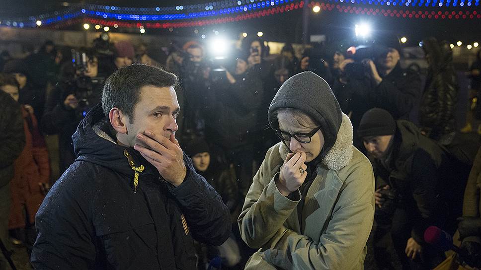 Журналистка Ксения Собчак: "Знала его хорошо и очень любила. Он обожал жизнь, был настоящим демократом, очень порядочным человеком" На фото: Илья Яшин и Ксения Собчак Оппозиционер Илья Яшин и журналистка