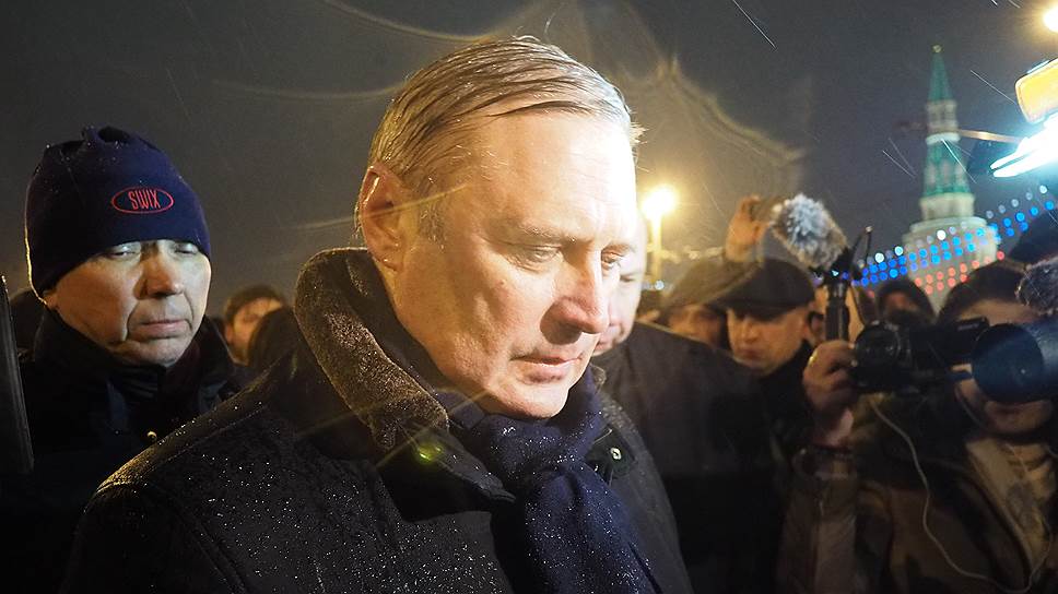 Сопредседатель РПР-ПАРНАС Михаил Касьянов: "Я считаю это расправой со свободомыслием, с борцом за правду. Борис всю жизнь свою посвятил борьбе за строительство в России демократического государства, где права и свободы человека являются высшей ценностью и главным государственным интересом. И вот случилась расправа. Это шок, невозможно поверить в это"