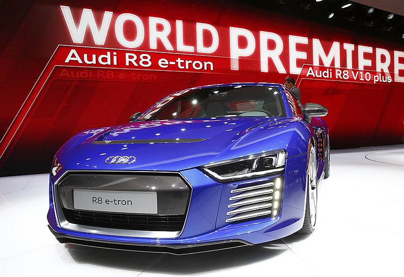 Audi привезла в Женеву новую R8, включая и электрокупе  R8 E-Tron. Машина способна проезжать на одной зарядке (она занимает около двух часов) до 450 км. Отдача силового агрегата составляет 340 кВТ(462 л.с.) и 920 Нм крутящего момента, разгон до "сотни" занимает 3,9 секунды 