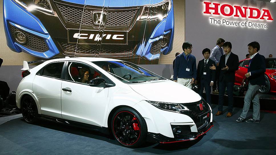 Заряженный хэтчбек Honda Civic Type R, дебютировавший в Женеве, оснастили двухлитровым мотором VTEC Turbo, развивающим 310 л.с. и 400 нм крутящего момента. Машина уже названа быстрейшей серийной переднеприводной моделью «Северной петли» Нюрбургринга — она проехала круг за 7 минут и 50,63 секунды 