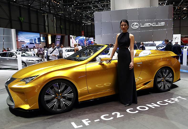 Концепт-купе LF-C2 выполнено в стилистике Lexux NX и Toyota Mirai — заостроенные углы, агрессивная решетка радиатора. Пойдет ли эта машина в серию пока неизвестно. "LF-C2 показывает, что есть у Lexus для дальнейшего развития нынешнего дизайнерского направления", — заявил вице-президент японской компании Джеф Брэккен. 