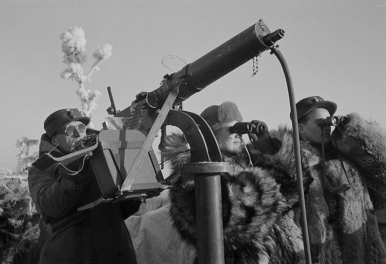 Только в феврале 1940 года, сконцентрировав на линии фронта значительные силы и перейдя к тактике обхода финских укреплений, Красная армия начала добиваться успехов, но все равно продолжала нести большие потери. В конце февраля финны уничтожили советскую дивизию в районе Ладожского озера 