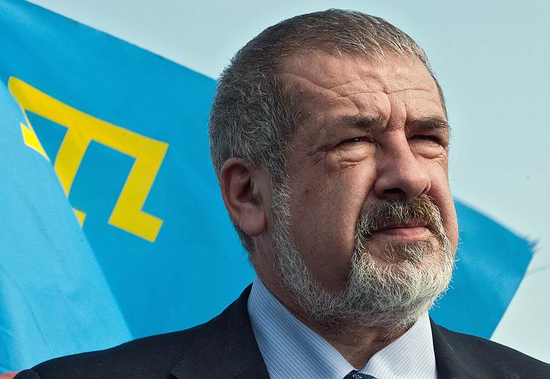 6 марта господин Чубаров в эфире «Громадського ТВ» призвал жителей республики бойкотировать референдум, поскольку решение о его проведении «было принято неправовым способом». 8 марта он обратился к президенту США Бараку Обаме с просьбой защитить Крым от этнических чисток