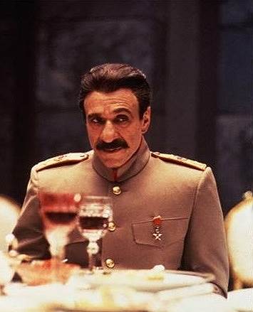 В австралийской трагикомедии 1996 года «Дети революции» изображены сразу несколько первых лиц Советского Союза времен конца 1940-х годов: Иосиф Сталин в исполнении Мюррея Абрахама («Лицо со шрамом»), Лаврентий Берия (Пол Ливингстон), Никита Хрущев (Деннис Уоткинс), Георгий Маленков (Стивен Эббот). Картина в вольной манере повествует о «построении коммунизма» в Австралии и последних днях жизни Сталина