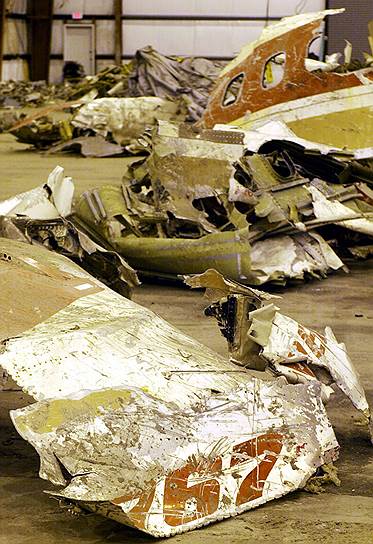 31 октября 1999 года над Атлантическим океаном разбился Boeing 767 компании EgyptAir, следовавший рейсом Лос-Анджелес — Каир. Расследование катастрофы, унесшей жизни 217 человек, занимались две комиссии. Первая, египетская комиссия, состоящая из членов гражданской авиации (ECAA), заключила, что причиной аварии стала неисправность самолета. Вторая комиссия, которую возглавило Национальное управление безопасности транспорта США (NTSB), пришла к заключению, что виновником катастрофы стал второй пилот Гамиль Аль-Батути, решивший таким образом свести счеты с жизнью. Доказательством являлась последняя запись с черных ящиков, на которой был слышен разговор капитана и второго пилота. На вопрос командира о выключенных двигателях второй пилот ответил: «Я полагаюсь только на Бога»