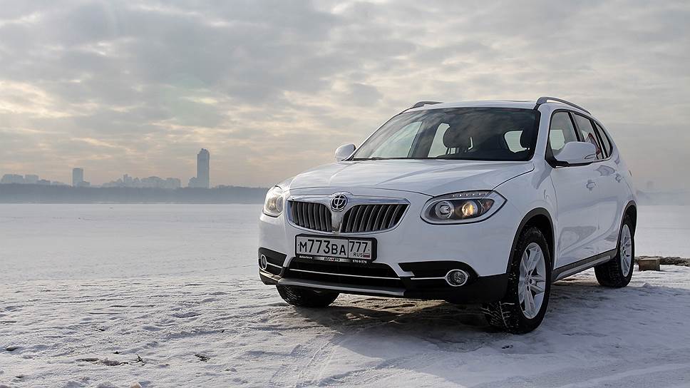Brilliance V5 напоминает одновременно BMW X1 и Skoda Yeti 