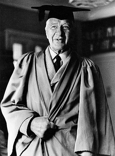 Запись в дневнике Корнея Чуковского от 24 ноября 1962 года: «Встретил Катаева. Он возмущен повестью "Один день" ("Один день из жизни Ивана Денисовича" А. Солженицына. — "Ъ"), которая напечатана в "Новом мире". К моему изумлению, он сказал: повесть фальшивая: в ней не показан протест. — Какой протест? — Протест крестьянина, сидящего в лагере. — Но ведь в этом же вся правда повести: палачи создали такие условия, что люди утратили малейшее понятие справедливости и под угрозой смерти не смеют и думать о том, что на свете есть совесть, честь, человечность. Человек соглашается считать себя шпионом, чтобы следователи не били его. В этом вся суть замечательной повести» 