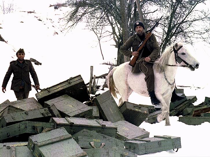 Согласно переписи 1991 года, в Боснии и Герцеговине жили 4,38 млн человек, из которых 43,47% составляли боснийские мусульмане, 31,21% — сербы и 17,38% — хорваты 