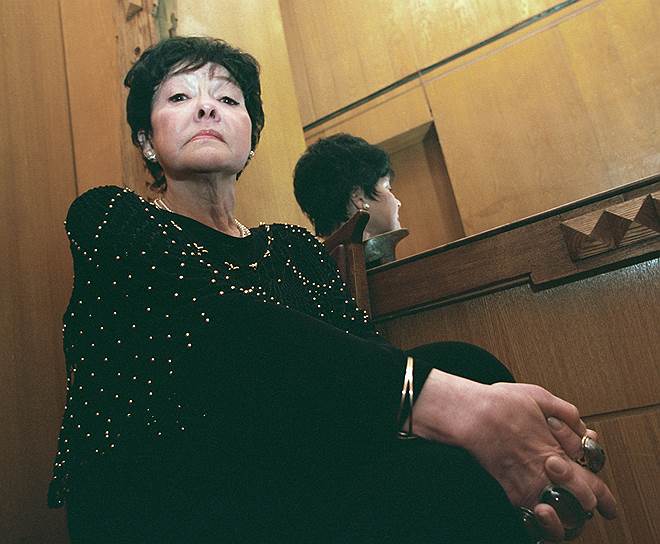 «Как-то я выступала на металлургическом заводе, прямо в цехе. После чтения стихов завязалась беседа со слушателями, и моя благодарность им вылилась в слова: "Я люблю вас, друзья! Но, поверьте, если не думать о словесности, мы не выживем". И рабочие мне поверили»