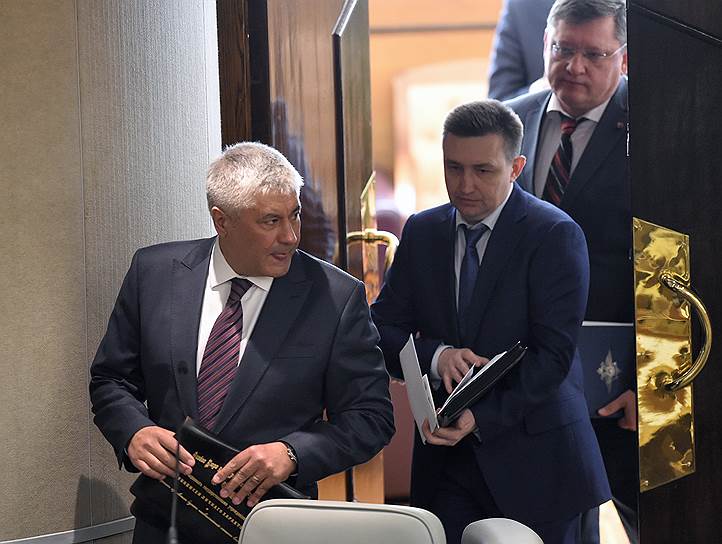 Министр внутренних дел России Владимир Колокольцев (слева) и статс-секретарь - заместитель министра внутренних дел России Игорь Зубов
