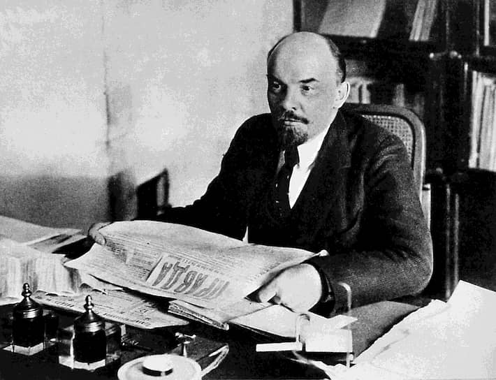 Поражение революции не заставило Ленина прекратить деятельность. Он считал, что «разбитые армии хорошо учатся» и говорил о неизбежности повторения переворота. С конца 1908 года он постоянно проживал в Париже, где написал работу «Материализм и эмпириокритицизм». В 1912 году он разорвал связи с меньшевиками и начал работать над новой газетой «Правда», главным редактором которой был Сталин, руководил деятельностью большевиков в Госдуме, представлял РСДРП во II Интернационале, занимался изучением философии. В начале Первой мировой войны Ленин, проживавший тогда в Австро-Венгрии, был арестован по подозрению в связях с российским правительством и освобожден только спустя два года