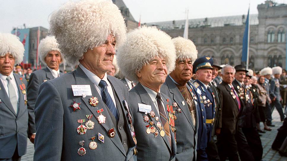 9 мая 1995 года были открыты памятник Георгию Жукову у здания Исторического музея и мемориальный комплекс на Поклонной горе