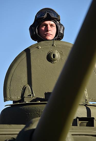 Военнослужащий, участвующий в генеральной репетиции Парада