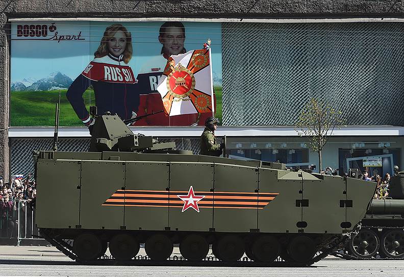 В репетиции приняли участие танки Т-14 «Армата», самоходные артиллерийские установки «Коалиция-СВ», стратегические ракетные комплексы «Ярс»