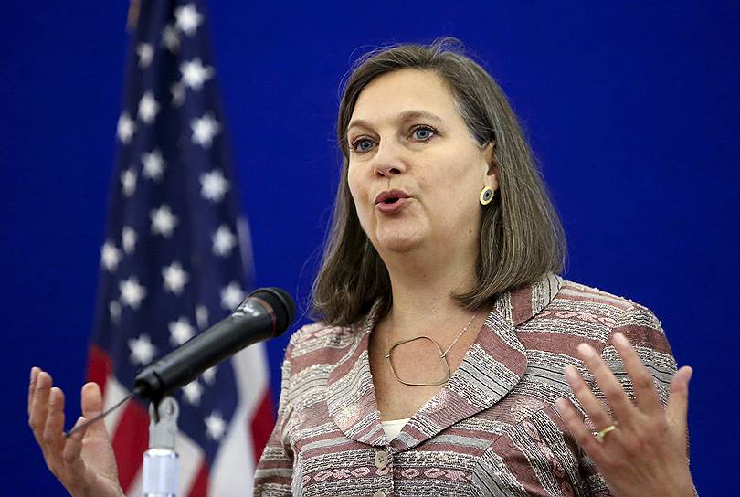 18 мая. Замгоссекретаря США Виктория Нуланд завершила визит в Москву, встретившись с правозащитниками, коллегами в российском МИДе и представителями СМИ. Судя по заявлениям сторон, переговоры были жесткими и вопреки ожиданиям к сближению позиций не привели