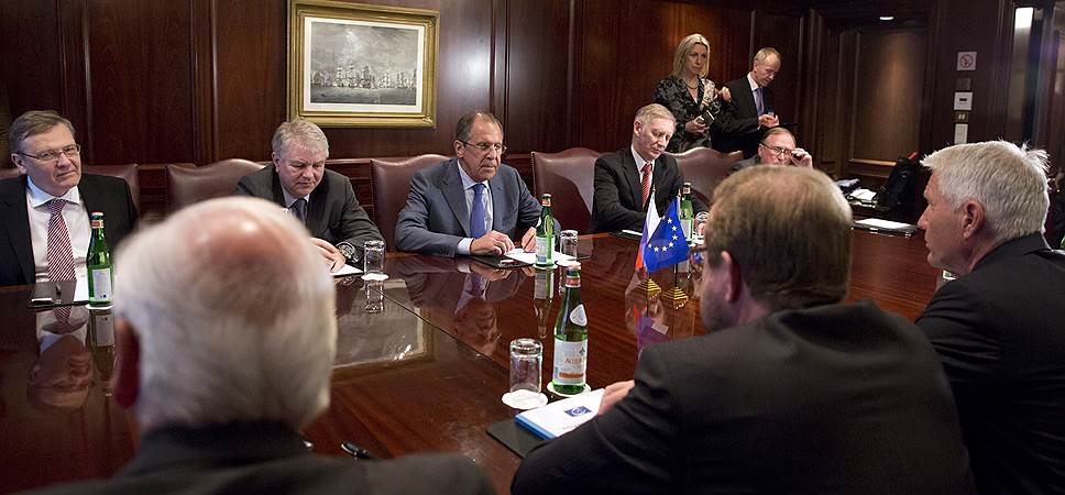 18 мая. Спровоцировавшее в конце 2013 года украинский Майдан соглашение об ассоциации Украины с ЕС больше не блокируется Россией. На переговорах в Брюсселе министр экономики РФ Алексей Улюкаев подтвердил содержательное участие РФ в переговорах, которые позволят с 1 января 2016 года вступить в силу экономической части соглашения ЕС—Украина: Россия, вопреки ожиданиям, не предлагает вновь переносить эту дату