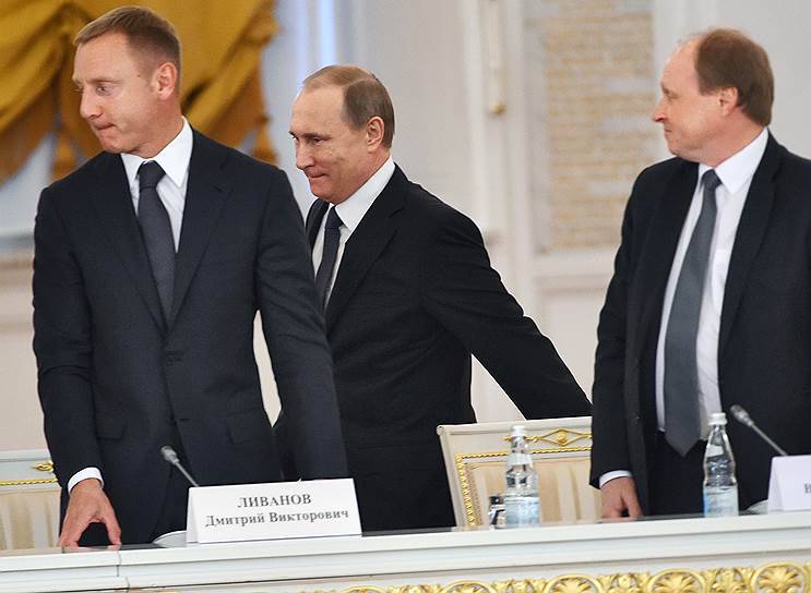 19 мая. Владимир Путин провел заседание президентских советов по межнациональным отношениям и по русскому языку. Cлева направо: министр образования и науки России Дмитрий Ливанов, президент России Владимир Путин, советник президента России по культуре Владимир Толстой