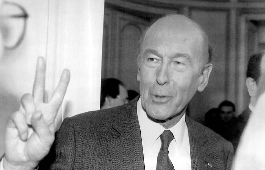 По инициативе президента была упрощена процедура развода, брачных и внебрачных детей уравняли в правах, были разрешены аборты и контрацепция. Он даже попробовал реформировать «Марсельезу» — Жискар считал, что ее ранние варианты исполнения, замедленные и величественные, звучали более торжественно. Но попытку сменить темп гимна французы «восприняли как святотатство»