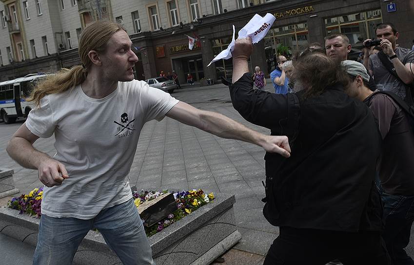 Полиция задержала участников драки с обеих сторон &mdash; около 15 человек, среди них оказался и сам Николай Алексеев, и лидер движения «Божья воля» Дмитрий Энтео 
