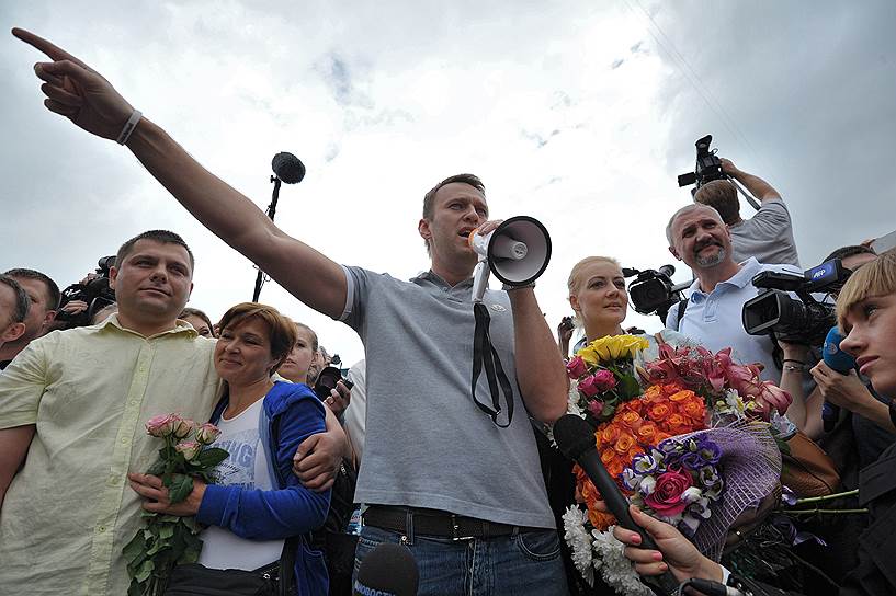 27 января 2014 года Фонд борьбы с коррупцией (признан экстремистским, запрещен, объявлен иноагентом и ликвидирован) Алексея Навального запустил интерактивный проект «Энциклопедия трат — цена Олимпиады», посвященный расходам на организацию и проведение игр в Сочи. Согласно опубликованной информации затраты на Олимпийские игры составили 1,5 трлн руб. Представитель вице-премьера Дмитрия Козака заявил о недопустимости сравнения всех приведенных в докладе цифр с реальными затратами