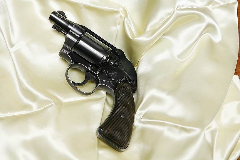 Самыми известными продуктами компании Colt стали револьверы Colt Walker 1847 года, Colt Python, пистолет Colt M1911, который является старейшей моделью оружия, состоящей на вооружении в армии и правоохранительных органах, а также винтовки M16, M4, AR-15. За 173 года существования компании было произведено 30 млн единиц оружия На фото: револьвер Colt Cobra, из которого убили Харви Освальда, подозреваемого в убийстве американского президента Джона Кеннеди
