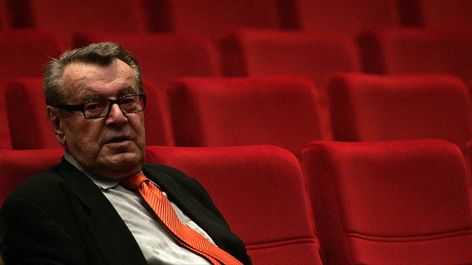 Чешский и американский режиссер, обладатель «Оскара» Милош Форман («Пролетая над гнездом кукушки», «Амадей») был вынужден покинуть Чехословакию после Пражской весны 1968 года. Решение не возвращаться Форман принял во время работы над своим первым голливудским фильмом «Отрыв». Позднее режиссер говорил об этом: «Я осознавал, что если бы я вернулся, я не смог бы работать. И я не хотел возвращаться домой как неудачник. Поэтому я остался»