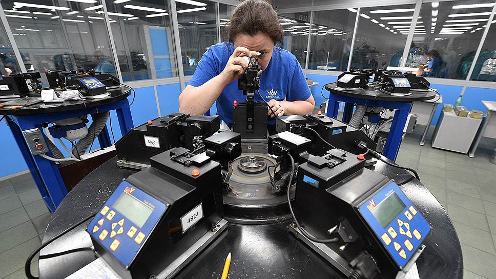 На гранильных дисках полируют алмаз и удаляют все царапины