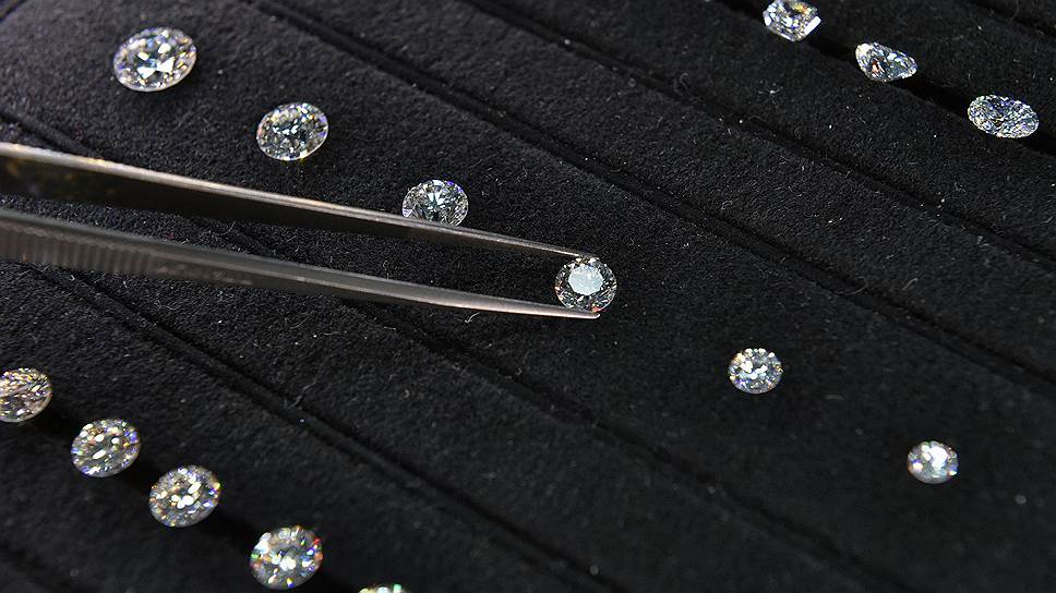 Готовая продукция сортируется по критериям 4C – colour, carat, clarity, cut