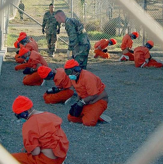 По данным Amnesty International и других правозащитников, а также по свидетельствам самих бывших узников, в американской тюрьме Гуантанамо (для лиц, обвиняемых властями США в различных преступлениях, в частности, в терроризме и ведении войны на стороне противника) к заключенным применяются санкционированные правительством и президентом США пытки: в том числе, в виде имитации утопления, лишения сна и воздействия громкой музыки. Также считается возможным казнить заключенных, которые дали признательные показания под пытками