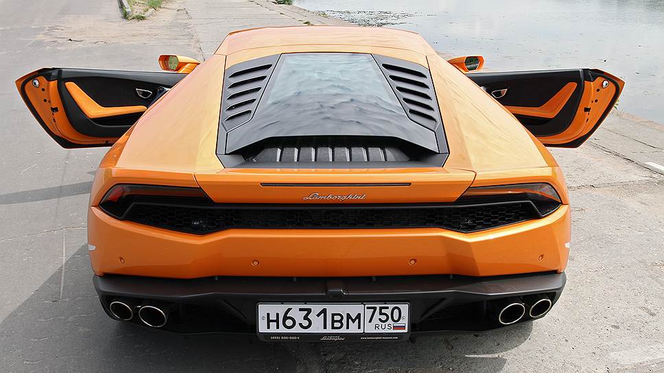 С 70-х годов дизайн автомобилей Lamborghini изменился непринципиально: итальянские спорткары напоминают нечто среднее между летающей тарелкой и ракетой