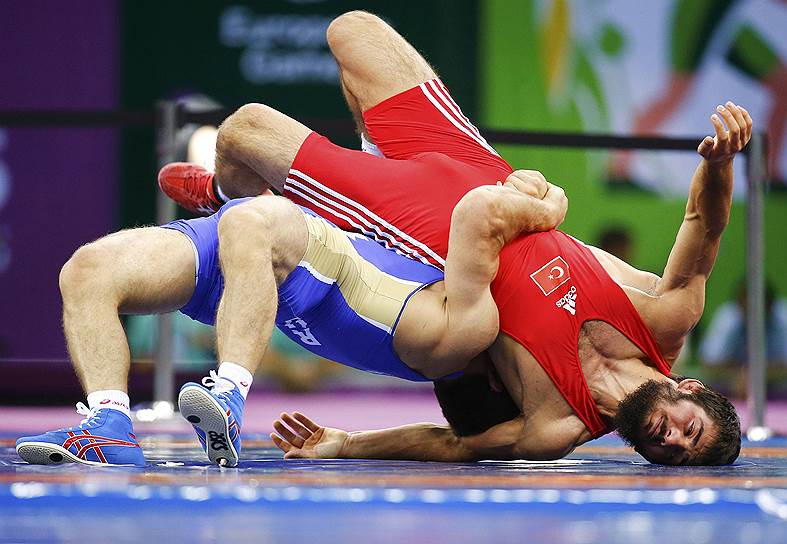 1 место: сборная России по борьбе (11 очков) Первое место в медальном зачете Европейских игр и чемпионата Европы (1 бонусное очко за сверхвысокие показатели)