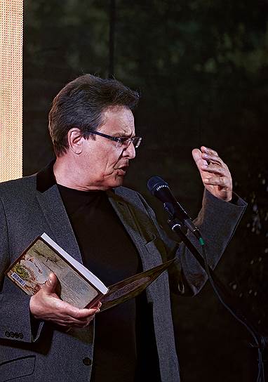 Внук поэта Самуила Маршака, поэт Александр Маршак на поэтическом вечере, посвященном памяти его дедушки