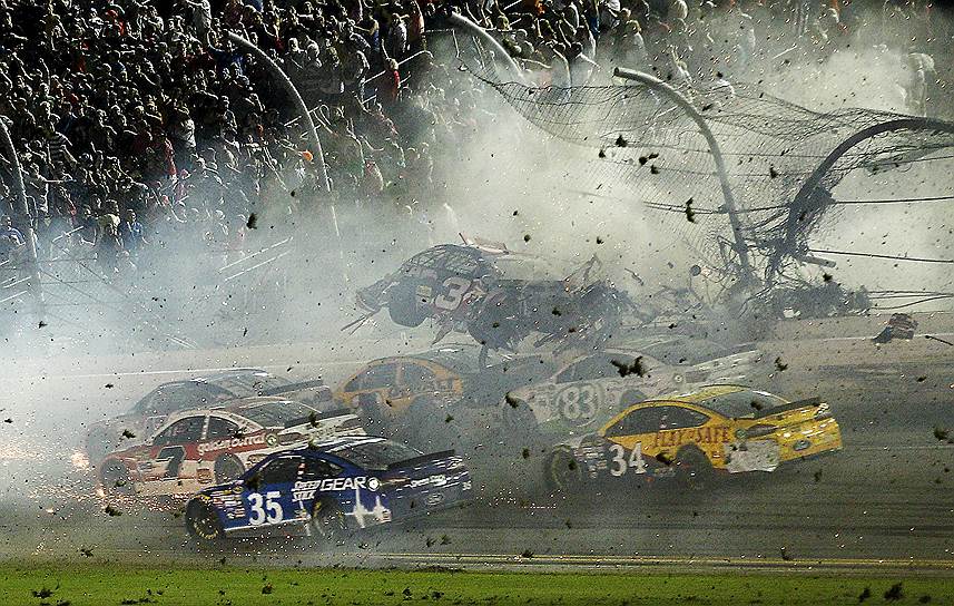 Дейтона-Бич, США. Авария на финише гонки Daytona International Speedway 