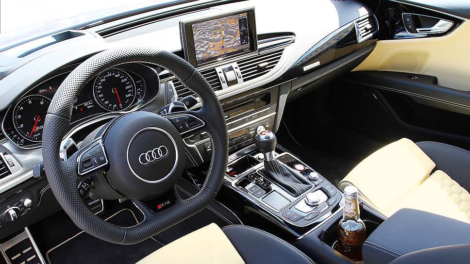 Отделка салона кожей Audi exclusive с сотовидной строчкой стоит 223-373 тыс. руб. 