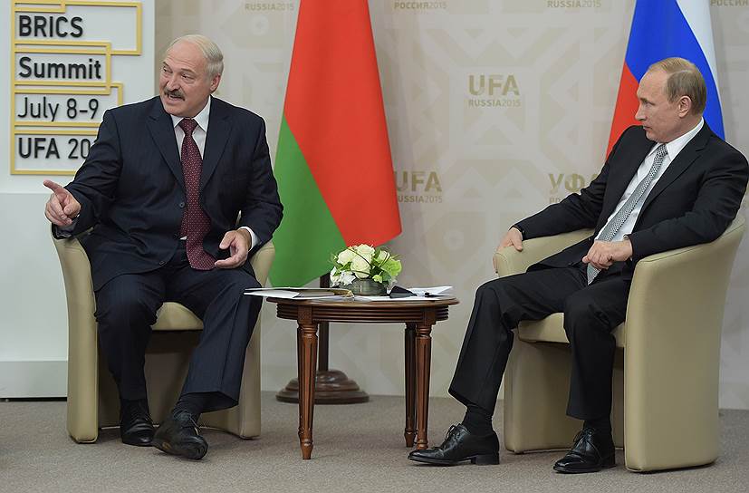 Президент Белоруссии Александр Лукашенко (слева) и президент России Владимир Путин  