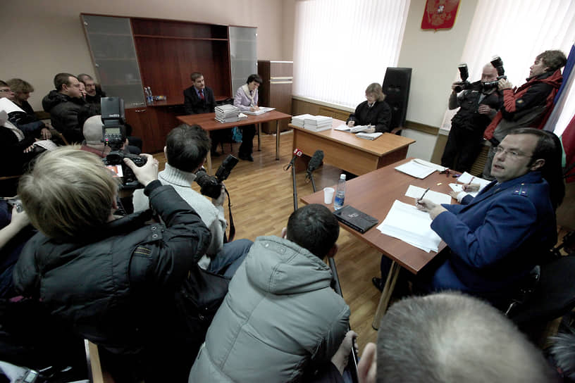 Список обвиняемых также пополнил член экипажа затонувшего корабля — старший помощник капитана Рамиль Хаметов. Ему инкриминировалось нарушение правил безопасности движения и эксплуатации судна