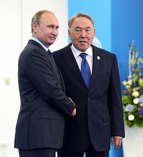 Президент России Владимир Путин (слева) и президент Казахстана Нурсултан Назарбаев  