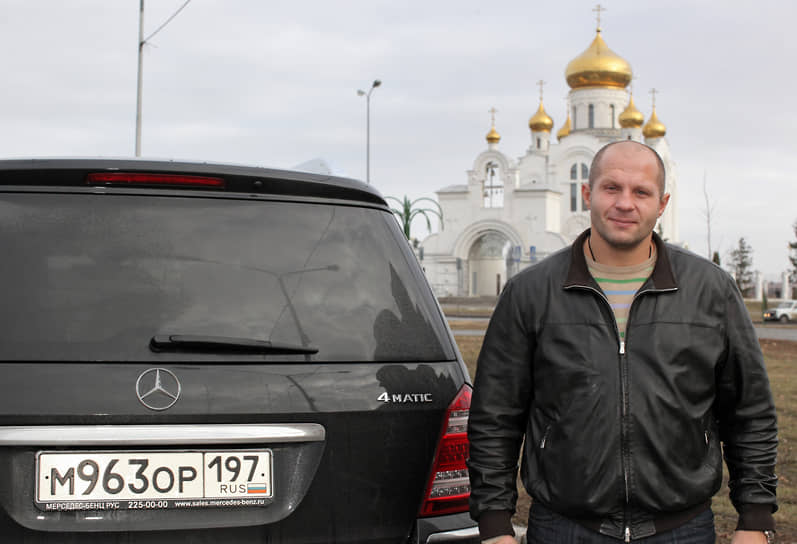 Федор Емельяненко не раз рассказывал о своем отношении к христианской вере: «Православие нет необходимости совмещать с чем-то. Это образ жизни. Я стараюсь жить по заповедям божьим, ходить в храм, молиться. Если вы православный, то по-другому просто невозможно жить. И не должен стоять вопрос — совмещать или не совмещать. Всегда ощущаешь, что ты должен делать, а что нет, чтобы не отойти от бога своими поступками, своими делами. А что касается пути воина, я занимаюсь единоборствами и представляю свою страну, защищаю честь России в этом виде спорта на мировых аренах, так же, как и все мои коллеги по команде. И это не находит осуждения у нашей православной церкви» 