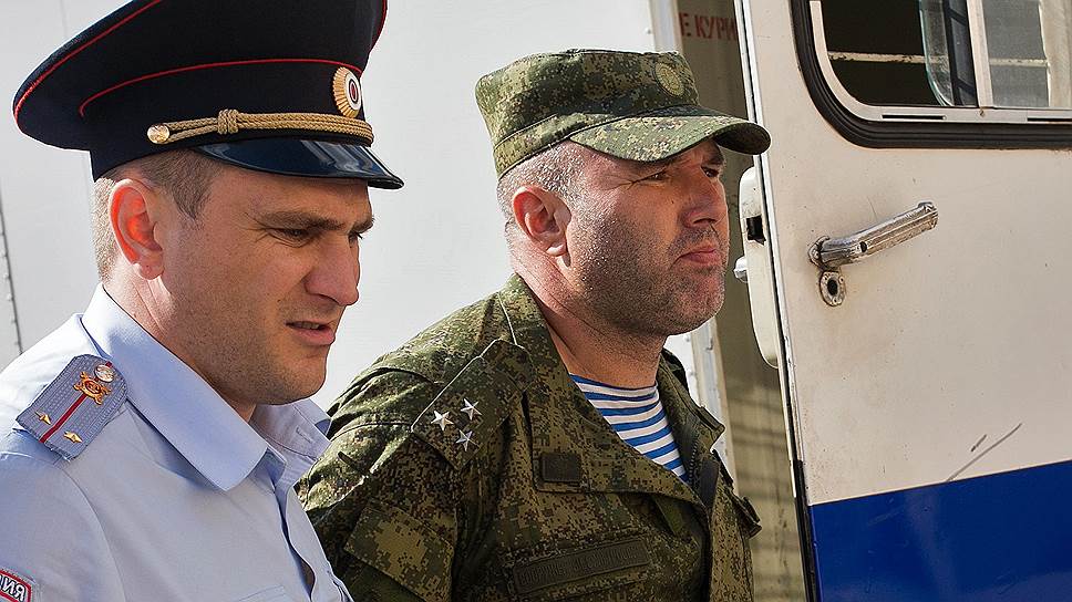 Арест полковника вызвал протесты