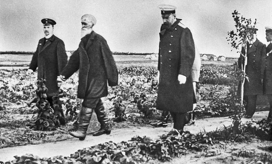   Знаменитая аграрная реформа Столыпина стала толчком к развитию агропромышленного комплекса в стране благодаря передаче земель в собственность крестьян, их широкому кредитованию, переселению в Сибирь на неосвоенные земли и т.д. Реформы и взгляды Столыпина (особенно в области национальной политики) вызывали критику как «справа», так и «слева» 