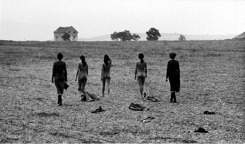 1971. «Красный псалом» (Миклош Янчо). Фильм о крестьянском восстании в XIX веке: по экрану бродят стада голых девушек